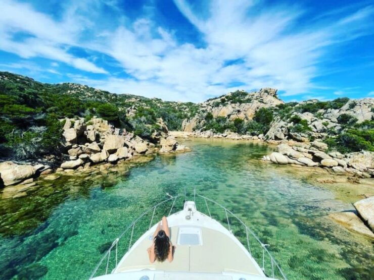 Bonifacio: Lavezzi Islands Full Day Trip by Boat - Activity Description