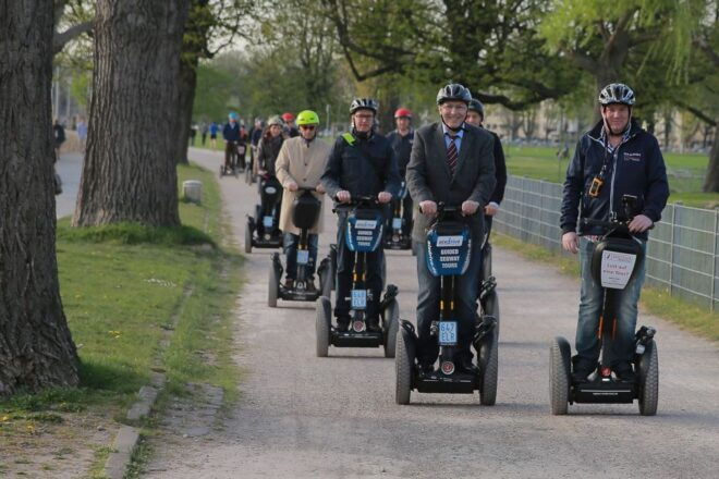 Bonn: Segway Tour - Chancellors Bungalow