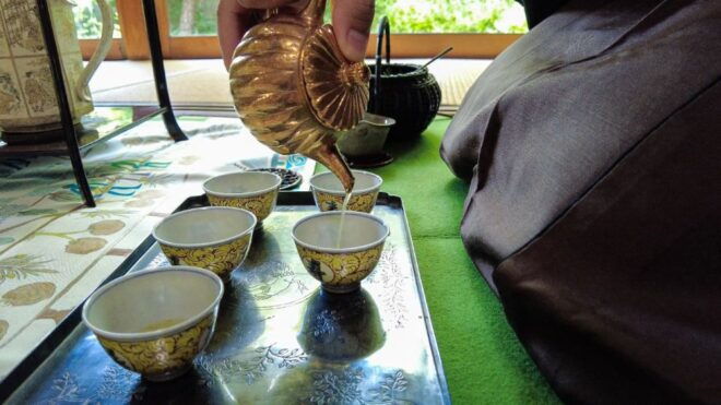 Bonsai & Sencha Tea Experience: Pastime of the Literati - Graceful Sencha Tea Ceremony in a Buddhist Temple