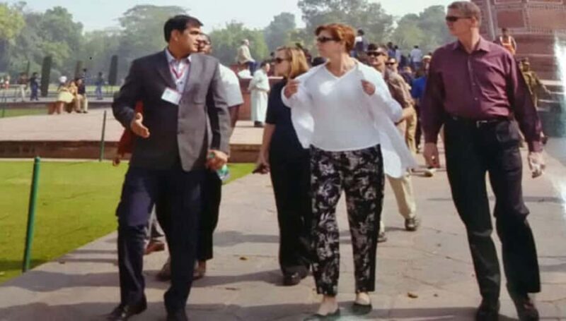 Book Entrance Tickets of Taj Mahal with Express Entry. - Why the Guide Matters