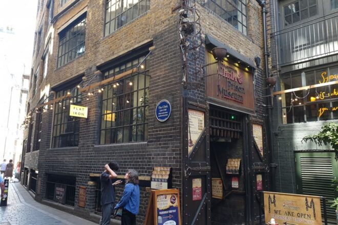 Booze, Brothels & the Bard: Londons Bawdy Borough - Londons Largest Market and Shakespeares Globe Theatre