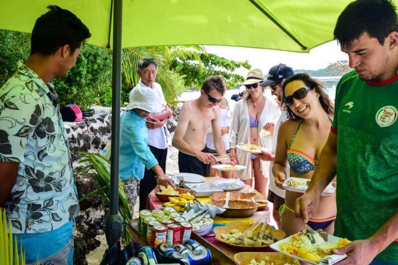 Bora Bora: 4x4 Safari with Snorkelling Combo Tour - Midday: A Delicious Lunch and Cultural Touches