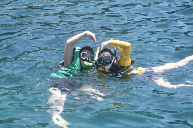 Boracay: Island and Beach-Hopping Boat Tour With Snorkeling - Review Summary