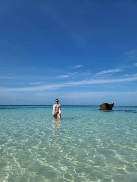 Boracay Island Hopping Experience - Crew and Services