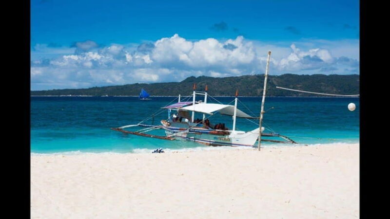 Boracay: Island Hopping Tour with Boodle Fight Lunch - Good To Know