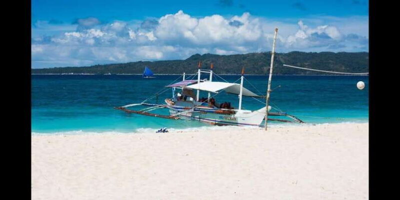 Boracay: Island Hopping Tour with Boodle Fight Lunch - Why This Tour Is Worth Considering