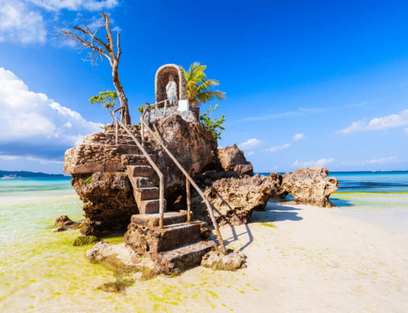 Boracay: Island Hopping with Lunch and Hot Kawa Bath - Who Might Want to Skip It?