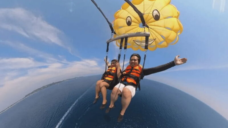 Boracay Parasailing with Insta 360 - An In-Depth Look at Boracay Parasailing with Insta360