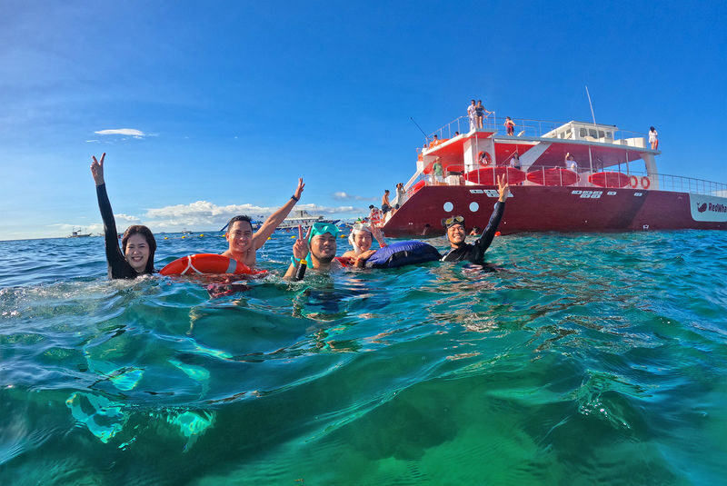 Boracay Party Yacht Experience - At a glance
