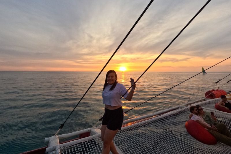Boracay Red Wave Cruise and Island Hopping - Island hopping or sunset cruise?