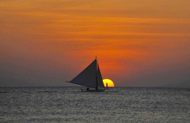 Boracay: Sunset Paraw Sailing With Photos - Capturing Memorable Photos With Assistance