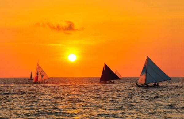 Boracay: Sunset Paraw Sailing With Photos - Inclusions and Safety Measures