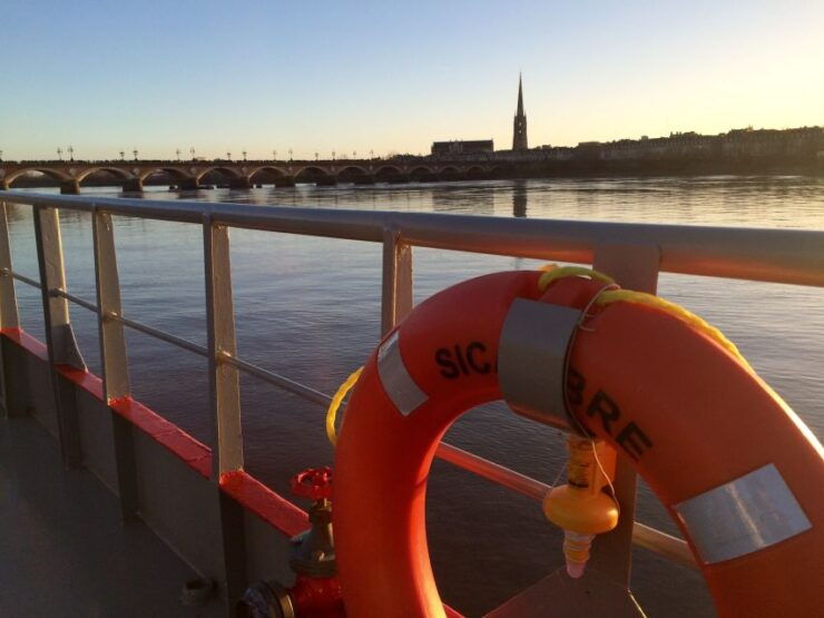 Bordeaux: 2-Hour River Dinner Cruise - Experience