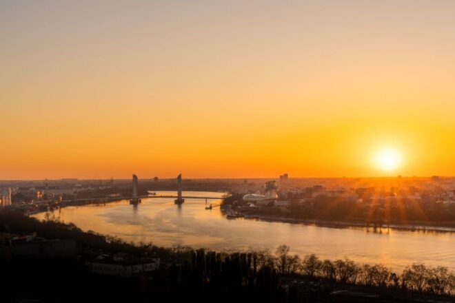 Bordeaux: 2-Hour River Dinner Cruise - Inclusions