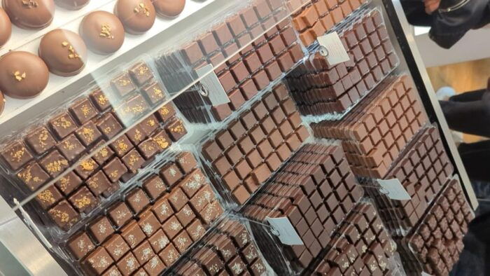 Bordeaux : Afternoon Food Tour With Local Delicacies - Savoring the Local Delicacies