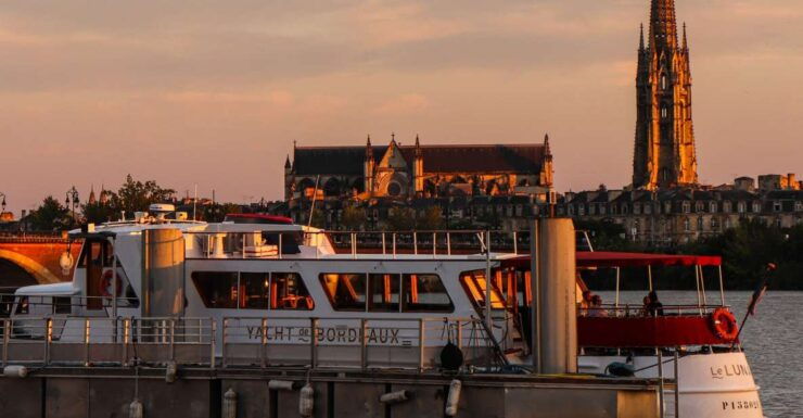 Bordeaux: Brunch and Cruise Aboard Yacht De Bordeaux - Experience