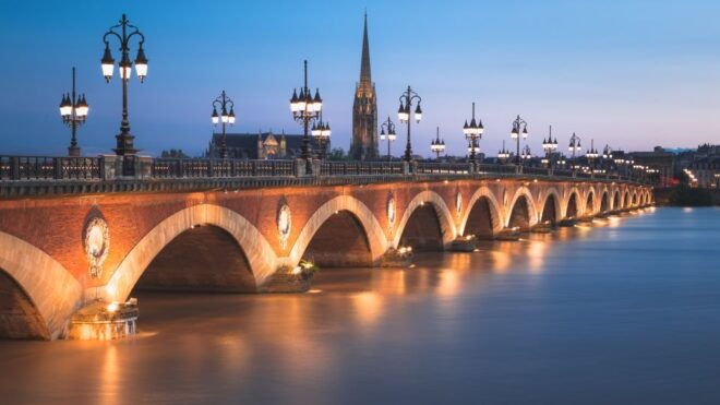 Bordeaux: City Exploration Game and Tour on Your Phone - Frequently Asked Questions