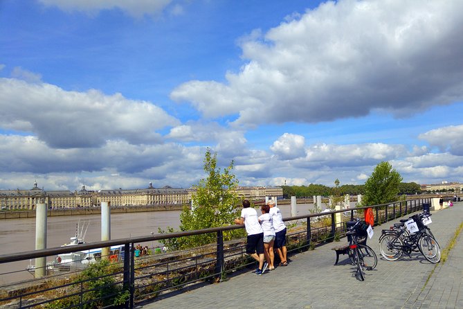 Bordeaux Essentials Sightseeing Bike Tour With a Local Guide - Itinerary and Local Guide