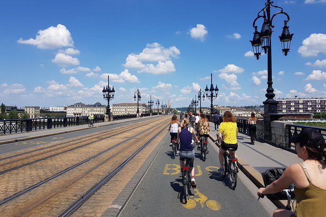 Bordeaux Essentials Sightseeing Bike Tour With a Local Guide - Key Details