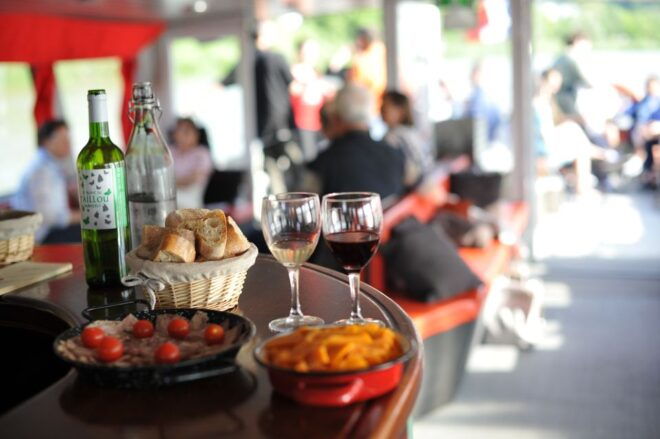 Bordeaux: Evening Apéritif Cruise on the River Garonne - Positive Reviews From Previous Travelers