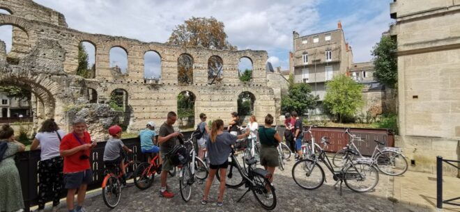 Bordeaux: Historic Center & Chartrons District Bicycle Tour - Selecting Participants and Date