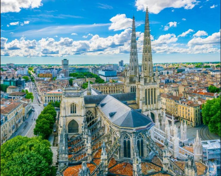 Bordeaux: Historic Center Walking Tour and Candy Tastings - Highlights of the Walking Tour
