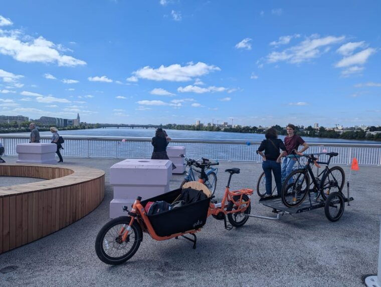 Bordeaux: Historical Bike Tour of the Three Bridges - Exploring the Garonne River