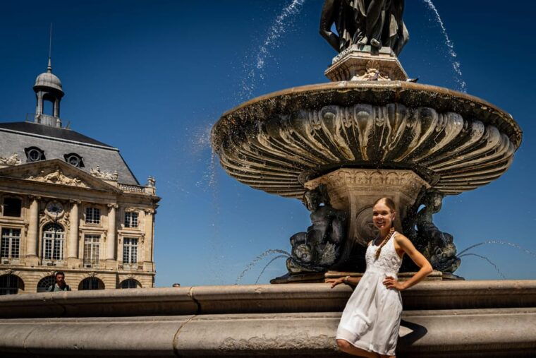 Bordeaux Photographer : Romantic or Family or Friends - Friends Forever: Fun and Laughter in Photos