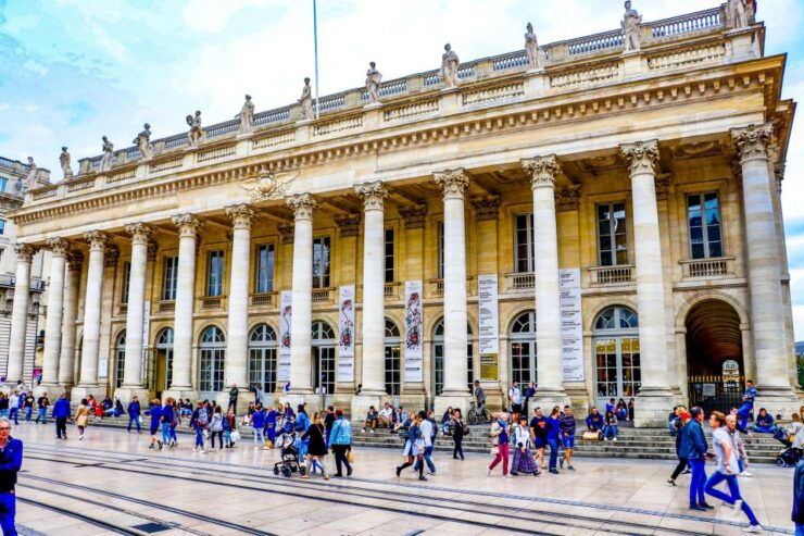 Bordeaux: Private Exclusive History Tour With a Local Expert - Duration and Language Options