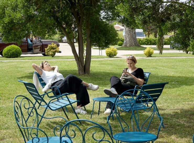 Bordeaux: Saint-Emilion and Medoc Full-Day Wine Experience - Wine Tasting Experience