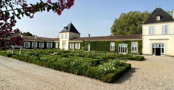 Bordeaux: Saint Emilion Village With Chateaus & Wine Tasting - Visiting Local Chateaus in Bordeaux