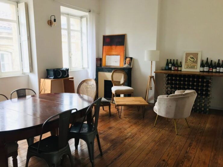 Bordeaux: Vintage Wine Tasting With Charcuterie Board - Wine Selection and Food Pairing