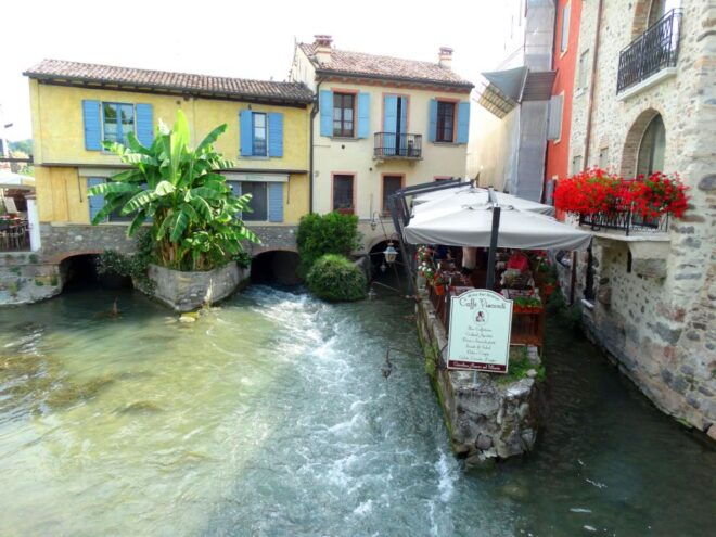 Borghetto Sul Mincio: Town Highlights Walking Tour - Activity Description and Exploration