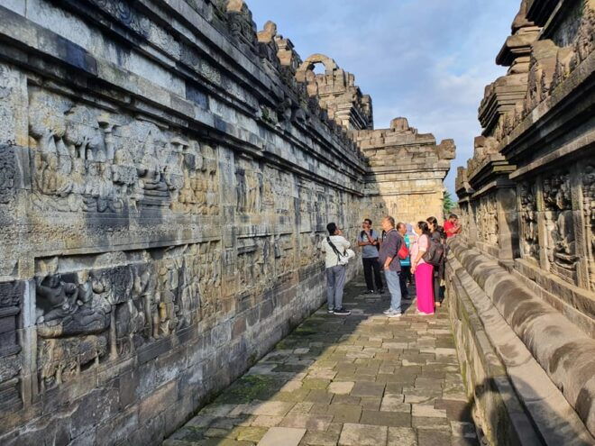 Borobudur and Prambanan Temple Tour With Climb - Included Services