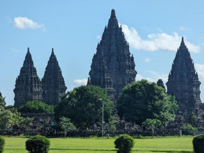 Borobudur Climb to the Top and Prambanan Guided Tour - Exploring Prambanan Temple