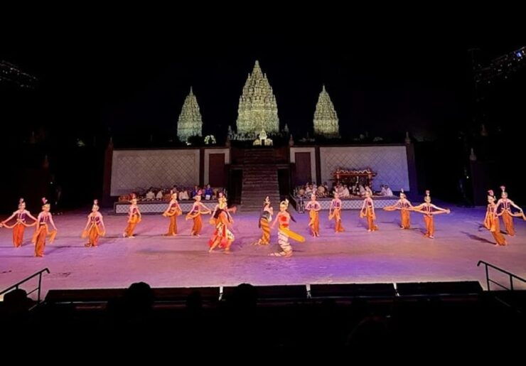 Borobudur Climb To The Top, Prambanan & Ramayana Ballet - Climbing Borobudur Temple