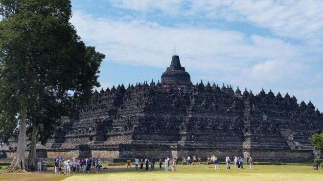Borobudur Climb to the Top & Prambanan With Ticket Included - Inclusions and Benefits