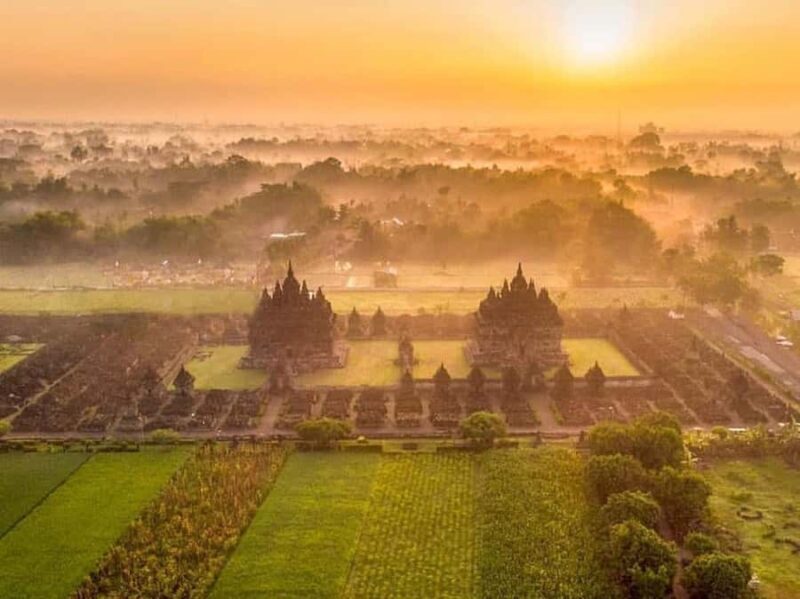 Borobudur, Prambanan Sunset & Ramayana Ballet a Day Tour - Exploring the Temples: Borobudur and Prambanan