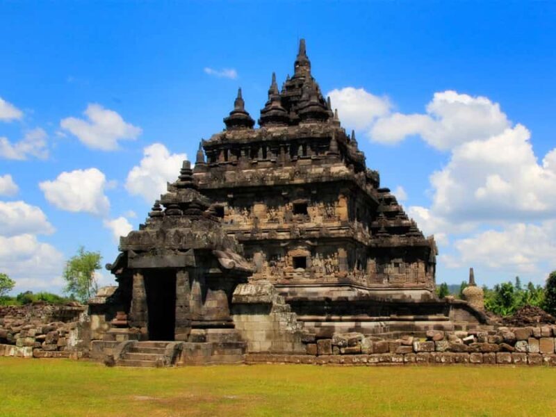 Borobudur, Prambanan Sunset & Ramayana Ballet a Day Tour - Starting the Day with Borobudur