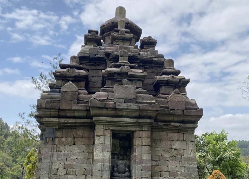 Borobudur & Selogriyo Rice Terraces Private Tour with Lunch - Lunch: Kupat Tahu