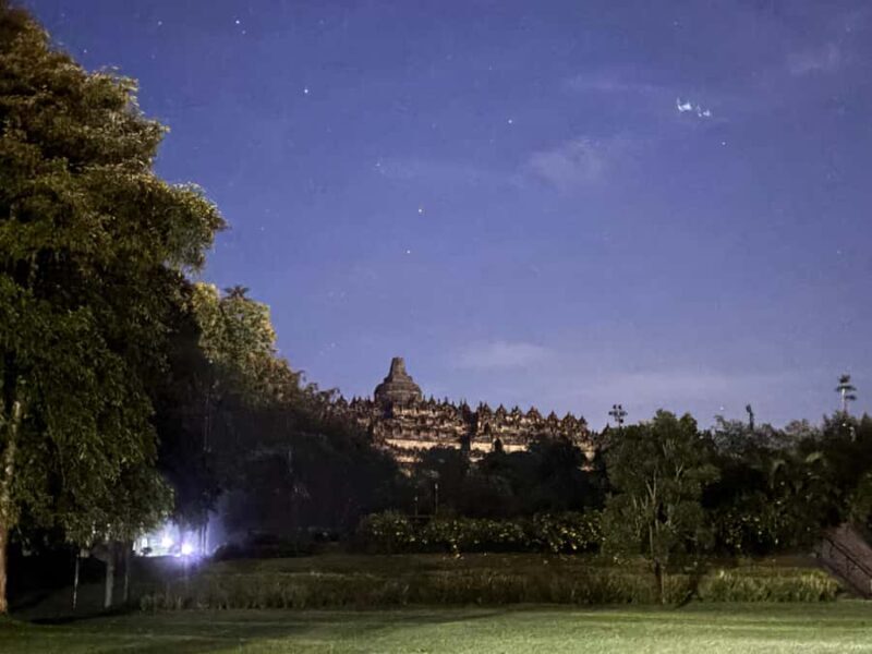 Borobudur Sunrise Guided Tour With Transfer and Breakfast - Practical Details and Tips