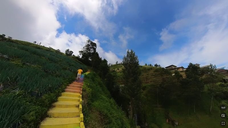 Borobudur Temple and Nepal Van Java Trekking Experience in Yogyakarta - Lunch is a flexible stop, not a meal deal