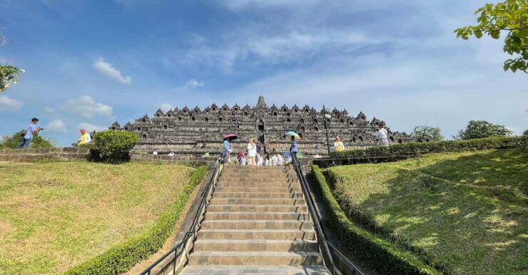 Borobudur Temple Climb To The Top & Prambanan Temple 1 Day - Highlights of Borobudur Temple