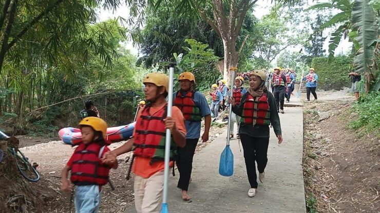 Borobudur Temple & Elo Rafting Tour. - Key Points
