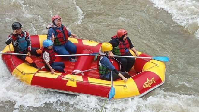 Borobudur Temple & Elo Rafting Tour. - Inclusions and Facilities