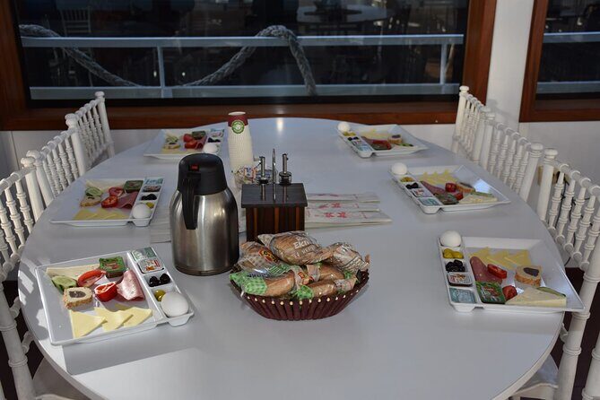 Bosphorus Boat Tour 3 Hour with Asian Side Stop in Istanbul - Authentic Experiences and Hidden Gems