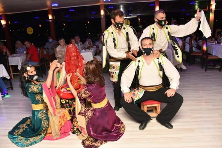 Bosphorus Dinner Cruise & Shows - Detailed Breakdown of the Itinerary