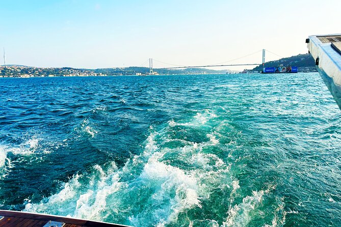 Bosphorus & Golden Horn: Sunset Yacht Cruise With Expert Guide - Bosphorus Sunset Views