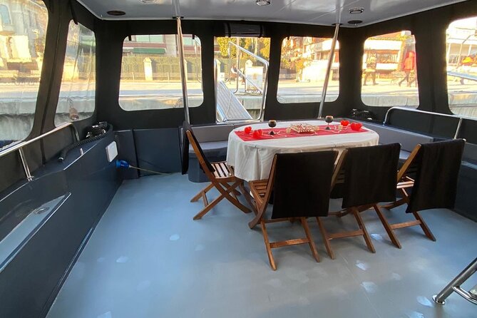 Bosphorus Private 1-Hour Tour on the Boat in Istanbul - Pricing and Inclusions