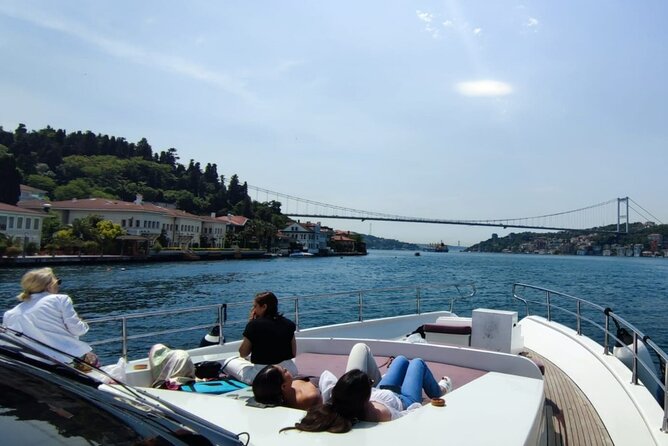 Bosphorus Yacht Cruise With a Visit to Kanlica in Asian Side - Overview and Ratings